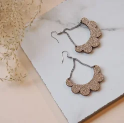 Maanantaimalli Kaarella korvakorut, Shampanja/glitter